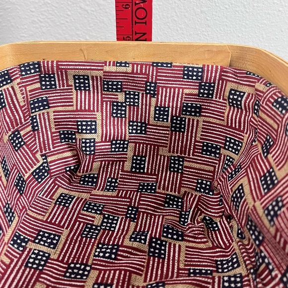 Longaberger 2007 Berry Basket with liner & Protector - Picture 4 of 7